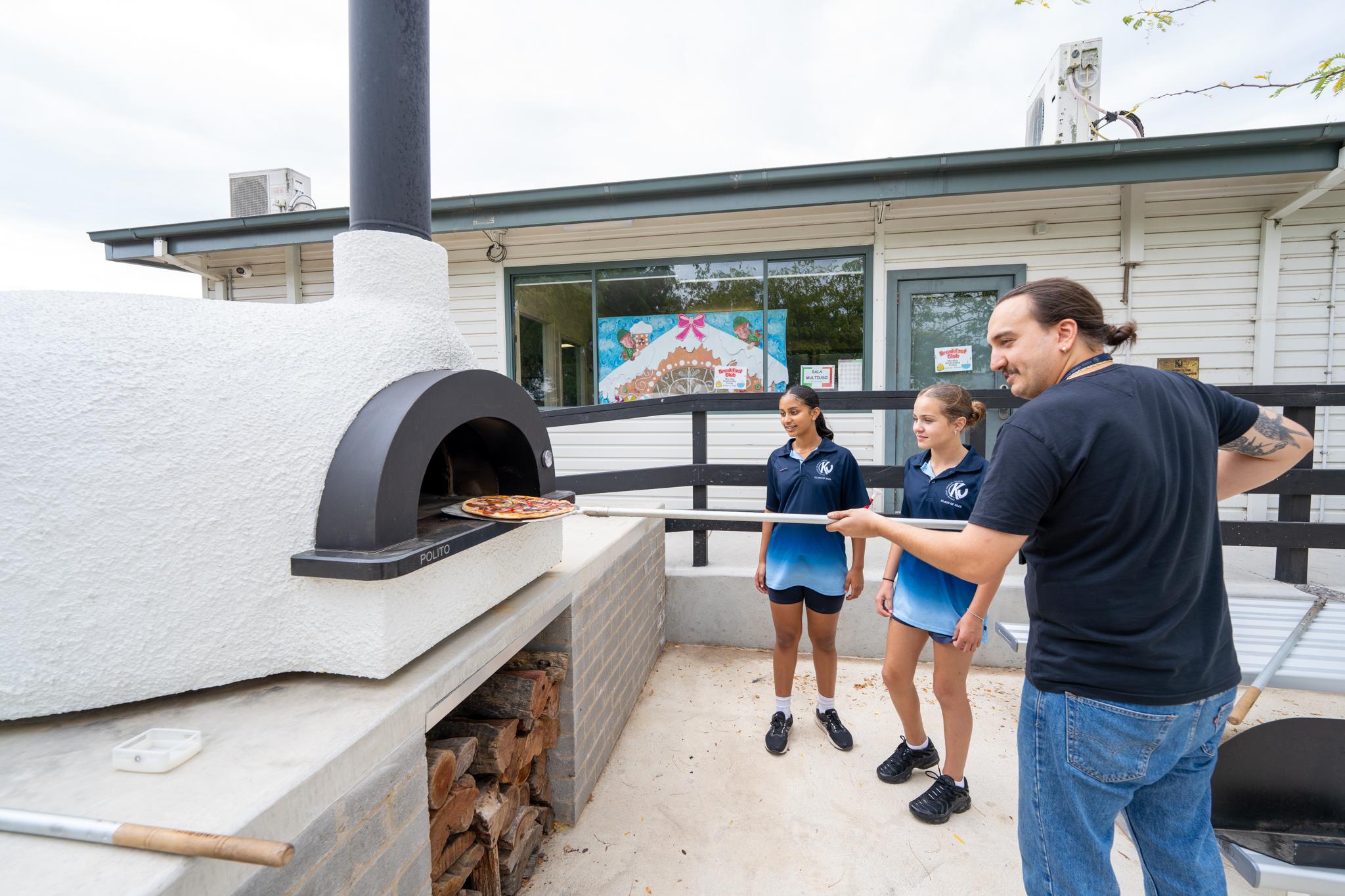 PIZZA OVEN